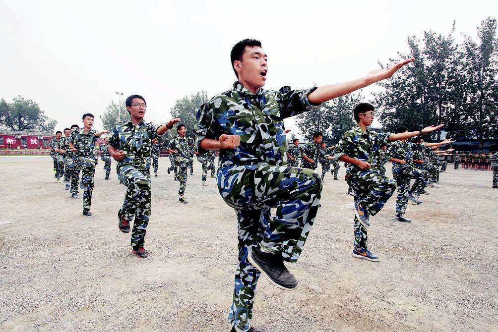 軍訓勵志語錄 鋼鐵意志在軍營中磨煉