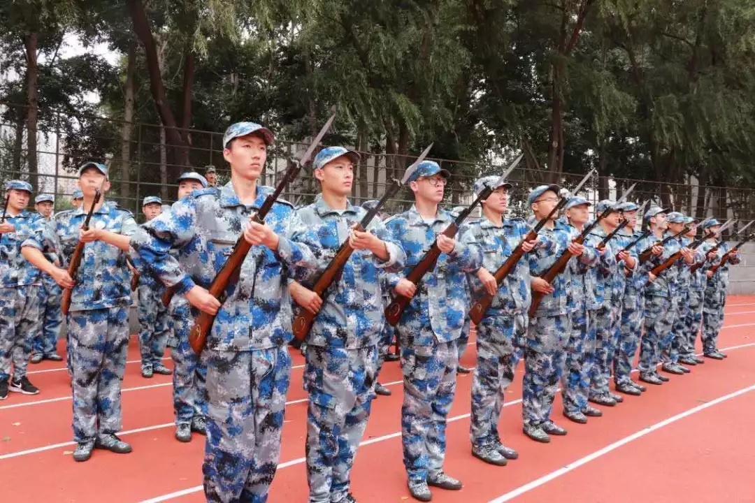 軍訓(xùn)口號16字霸氣、囂張、押韻、有創(chuàng)意