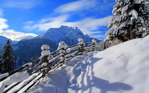 描寫雪后玩雪開心的句子 雪后看雪玩雪景色描寫開心的句子